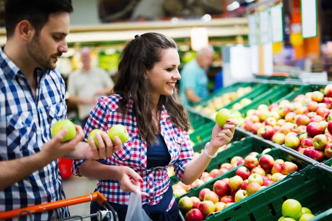 peoples-in-a-supermarket